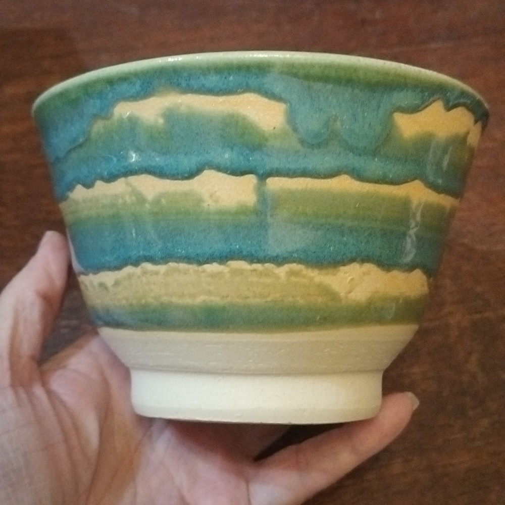 Drippy glazed ceramic bowl J19GW3